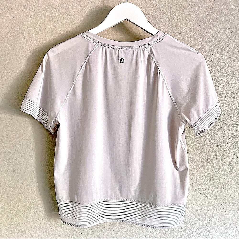 Lululemon  Stripe in Stride White Short Sleeve Top 6/8 Medium - Picture 7 of 14
